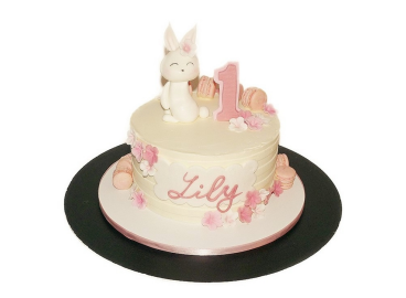 Dětský dort s králíčkem a makronkami