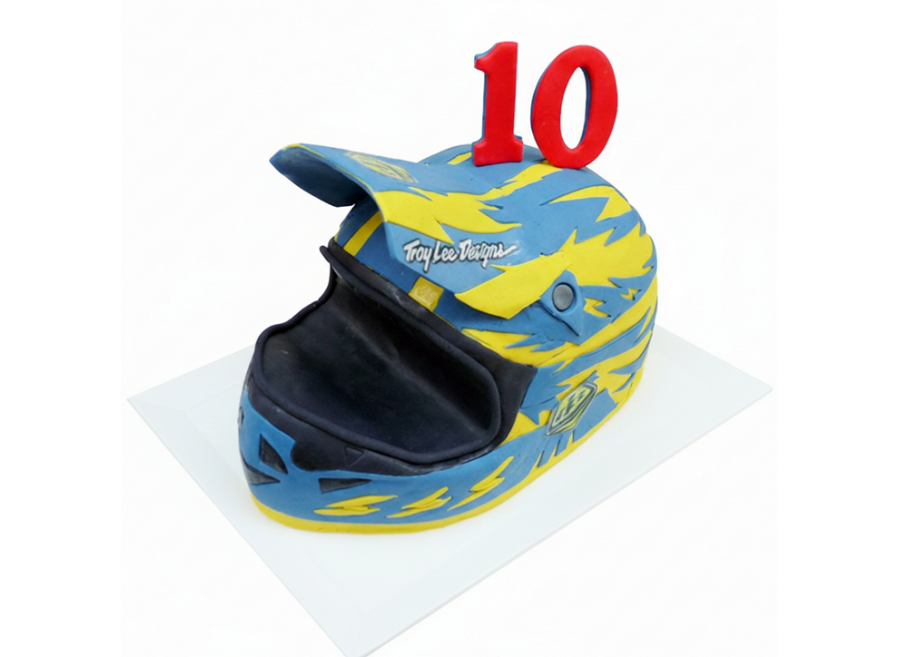 Modelovaný dort moto helma