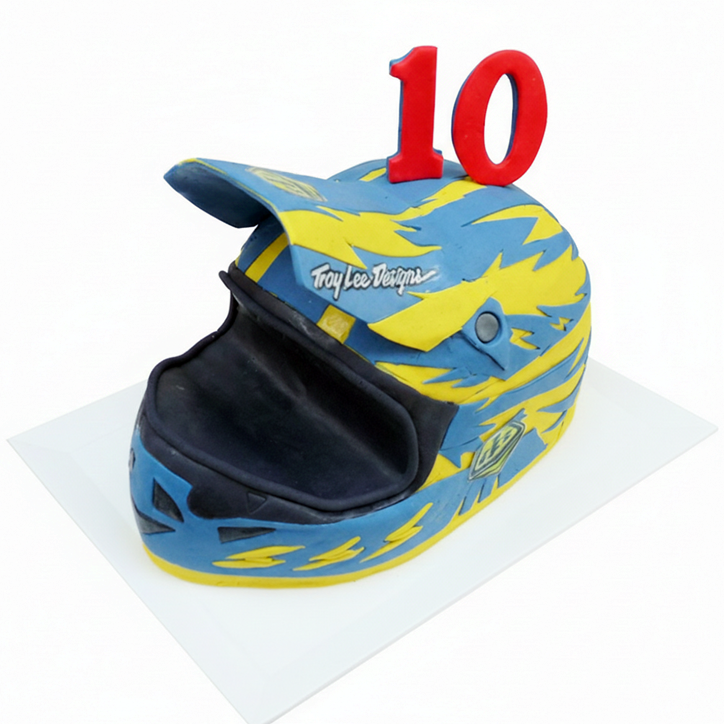 Modelovaný dort moto helma