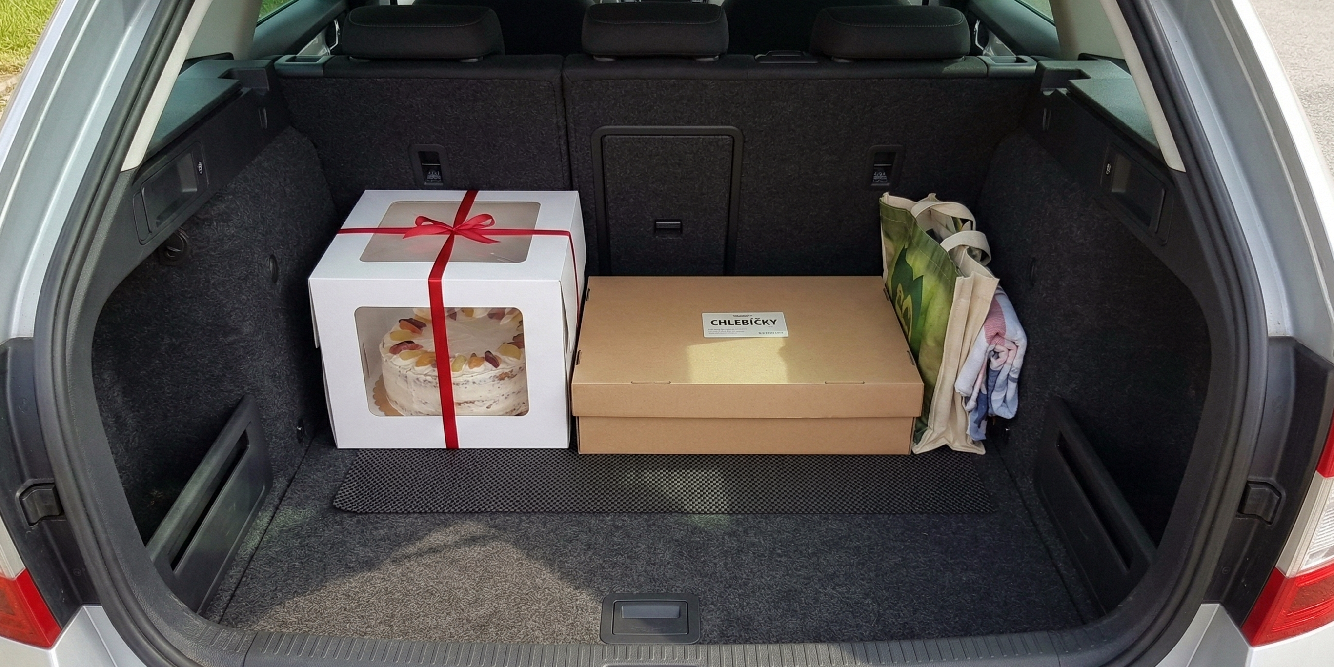 Bezpečná přeprava cateringu v autě